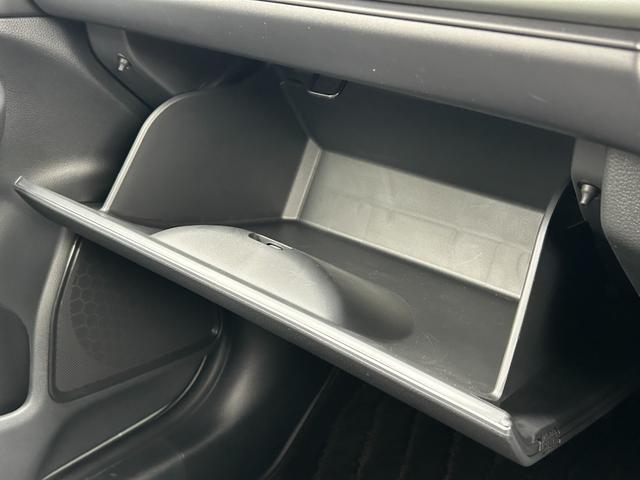 ヴェゼル ｅ：ＨＥＶＸ・ＨｕＮＴパッケージ　当社デモカー、禁煙車、９インチナビ、ドラレコ前後、ＥＴＣ、メーカー保証付き　盗難防止システム　アルミホイール　地デジフルセグ　サイドエアバッグ　Ｂカメラ　クリアランスソナー　横滑り防止機能　禁煙（44枚目）