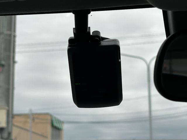 ヴェゼル ｅ：ＨＥＶＸ・ＨｕＮＴパッケージ　当社デモカー、禁煙車、９インチナビ、ドラレコ前後、ＥＴＣ、メーカー保証付き　盗難防止システム　アルミホイール　地デジフルセグ　サイドエアバッグ　Ｂカメラ　クリアランスソナー　横滑り防止機能　禁煙（59枚目）