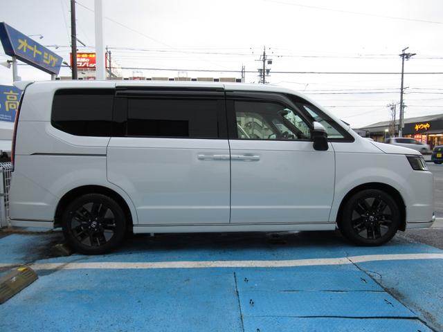 ステップワゴン ｅ：ＨＥＶスパーダ　ワンオーナー、１１．４インチナビ、１５．インチ後席モニター、ドラレコ３カメラ、ＥＴＣ、リヤガラス５面スモーク、バックカメラ、保証１年付き　アルミ　１オーナー　フルオートエアコン　メモリナビ　ＥＳＣ（9枚目）