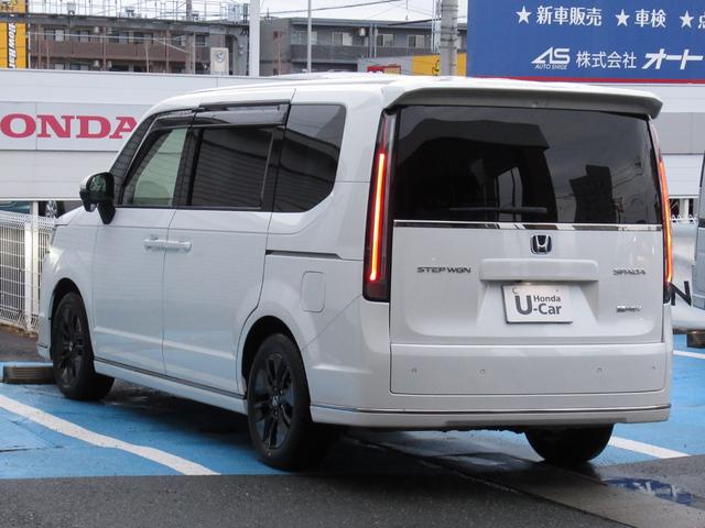 ステップワゴン ｅ：ＨＥＶスパーダ　ワンオーナー、１１．４インチナビ、１５．インチ後席モニター、ドラレコ３カメラ、ＥＴＣ、リヤガラス５面スモーク、バックカメラ、保証１年付き　アルミ　１オーナー　フルオートエアコン　メモリナビ　ＥＳＣ（12枚目）