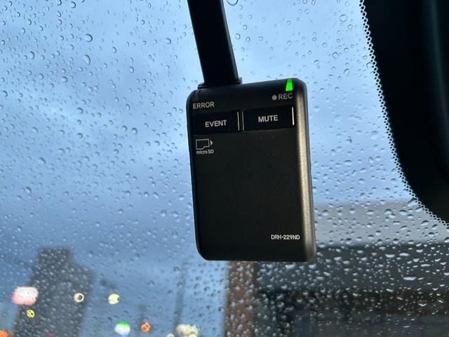 ステップワゴン ｅ：ＨＥＶスパーダ　ワンオーナー、１１．４インチナビ、１５．インチ後席モニター、ドラレコ３カメラ、ＥＴＣ、リヤガラス５面スモーク、バックカメラ、保証１年付き　アルミ　１オーナー　フルオートエアコン　メモリナビ　ＥＳＣ（53枚目）