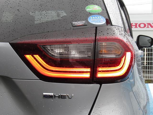 フィット ｅ：ＨＥＶホーム　ワンオーナー、ナビ、ドラレコ前後、バックカメラ、保証１年付き　前後誤発進抑制機能　クリソナ　助手席エアバッグ　運転席エアバッグ　１オナ　アイドリングストップ　ＬＥＤライト　ＵＳＢ接続　バックカメラ（17枚目）