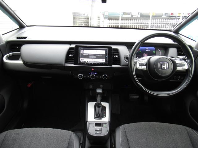 フィット ｅ：ＨＥＶホーム　ワンオーナー、ナビ、ドラレコ前後、バックカメラ、保証１年付き　前後誤発進抑制機能　クリソナ　助手席エアバッグ　運転席エアバッグ　１オナ　アイドリングストップ　ＬＥＤライト　ＵＳＢ接続　バックカメラ（19枚目）