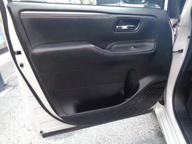 エスクァイア ハイブリッドＧｉ　禁煙車　７人乗り　純正９インチナビ／ＴＶ／ＣＤ／Ｂｌｕｅｔｏｏｔｈ／ＳＤ再生　バックカメラ　ドライブレコーダー　ＥＴＣ　両側パワースライドドア　ＬＥＤヘッドライト　純正１５アルミ　スマートキー２本（27枚目）