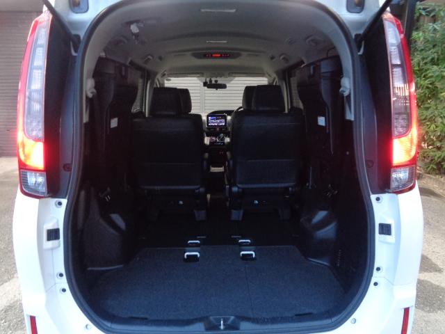 エスクァイア ハイブリッドＧｉ　禁煙車　７人乗り　純正９インチナビ／ＴＶ／ＣＤ／Ｂｌｕｅｔｏｏｔｈ／ＳＤ再生　バックカメラ　ドライブレコーダー　ＥＴＣ　両側パワースライドドア　ＬＥＤヘッドライト　純正１５アルミ　スマートキー２本（45枚目）
