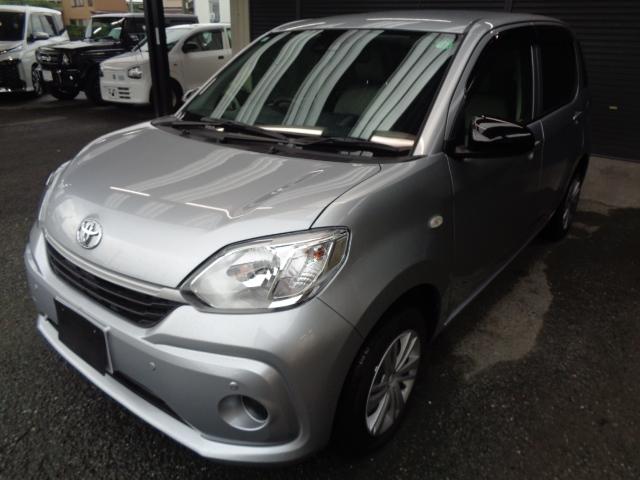 パッソ Ｘ　禁煙車　純正ナビ／ＴＶ／ＣＤ／Ｂｌｕｅｔｏｏｔｈ　クリアランスソナー　オートライト　ベンチシート　電動格納ミラー　プッシュスタート　スマートキー２本（5枚目）