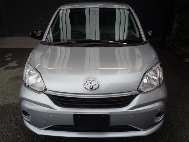 パッソ Ｘ　禁煙車　純正ナビ／ＴＶ／ＣＤ／Ｂｌｕｅｔｏｏｔｈ　クリアランスソナー　オートライト　ベンチシート　電動格納ミラー　プッシュスタート　スマートキー２本（6枚目）