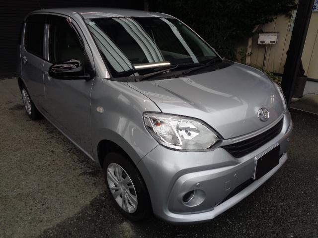 パッソ Ｘ　禁煙車　純正ナビ／ＴＶ／ＣＤ／Ｂｌｕｅｔｏｏｔｈ　クリアランスソナー　オートライト　ベンチシート　電動格納ミラー　プッシュスタート　スマートキー２本（8枚目）