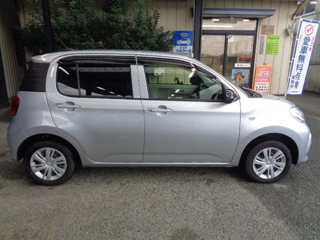 パッソ Ｘ　禁煙車　純正ナビ／ＴＶ／ＣＤ／Ｂｌｕｅｔｏｏｔｈ　クリアランスソナー　オートライト　ベンチシート　電動格納ミラー　プッシュスタート　スマートキー２本（17枚目）