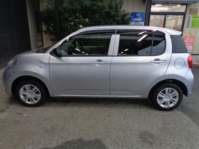 パッソ Ｘ　禁煙車　純正ナビ／ＴＶ／ＣＤ／Ｂｌｕｅｔｏｏｔｈ　クリアランスソナー　オートライト　ベンチシート　電動格納ミラー　プッシュスタート　スマートキー２本（18枚目）