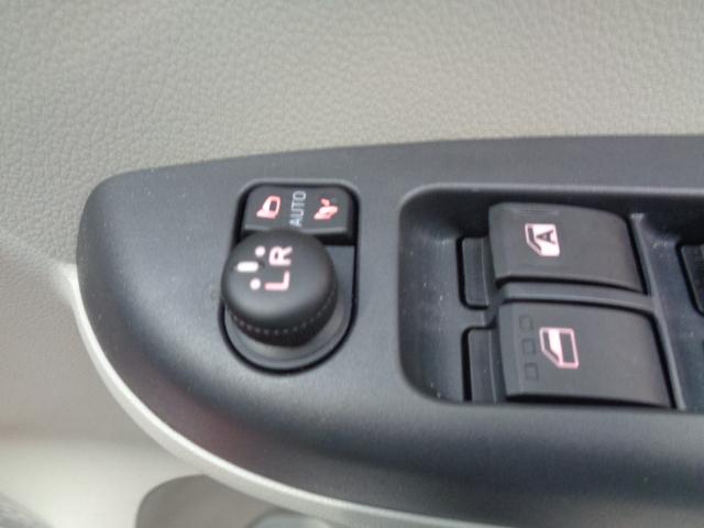 パッソ Ｘ　禁煙車　純正ナビ／ＴＶ／ＣＤ／Ｂｌｕｅｔｏｏｔｈ　クリアランスソナー　オートライト　ベンチシート　電動格納ミラー　プッシュスタート　スマートキー２本（37枚目）