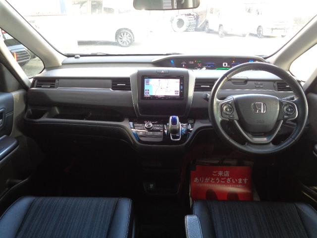 フリードハイブリッド ハイブリッド・Ｇホンダセンシング　禁煙車　７人乗　純正ナビ／ＴＶ／ＤＶＤ／ＣＤ／Ｂｌｕｅｔｏｏｔｈ／ＳＤ再生　バックカメラ　ドラレコ　ＥＴＣ　両側パワースライドドア　ＬＥＤヘッドライト　プッシュスタート　スマートキー２本（3枚目）