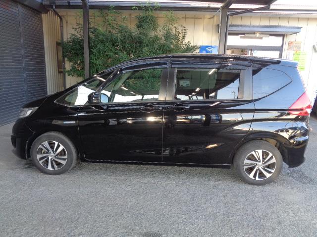 フリードハイブリッド ハイブリッド・Ｇホンダセンシング　禁煙車　７人乗　純正ナビ／ＴＶ／ＤＶＤ／ＣＤ／Ｂｌｕｅｔｏｏｔｈ／ＳＤ再生　バックカメラ　ドラレコ　ＥＴＣ　両側パワースライドドア　ＬＥＤヘッドライト　プッシュスタート　スマートキー２本（18枚目）