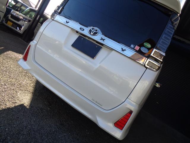 ヴォクシー ＺＳ　４ＷＤ　７人乗り　禁煙車　純正９インチナビ／ＴＶ／ＤＶＤ／ＣＤ／Ｂｌｕｅｔｏｏｔｈ　フリップダウンモニター　バックカメラ　ＥＴＣ　両側パワースライドドア　純正１６アルミ　スマートキー２本（16枚目）