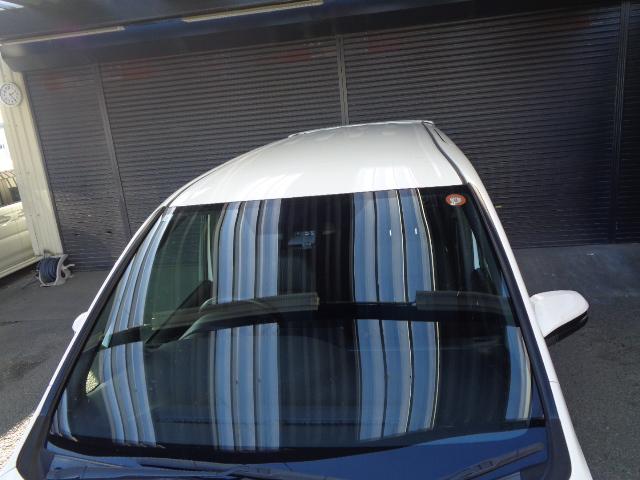 ヴォクシー ＺＳ　４ＷＤ　７人乗り　禁煙車　純正９インチナビ／ＴＶ／ＤＶＤ／ＣＤ／Ｂｌｕｅｔｏｏｔｈ　フリップダウンモニター　バックカメラ　ＥＴＣ　両側パワースライドドア　純正１６アルミ　スマートキー２本（21枚目）