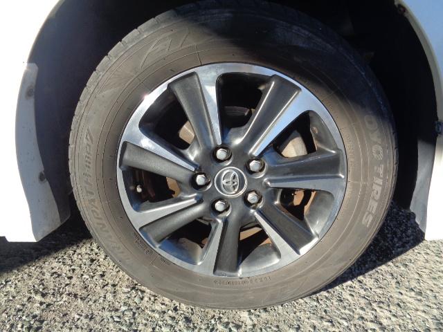 ヴォクシー ＺＳ　４ＷＤ　７人乗り　禁煙車　純正９インチナビ／ＴＶ／ＤＶＤ／ＣＤ／Ｂｌｕｅｔｏｏｔｈ　フリップダウンモニター　バックカメラ　ＥＴＣ　両側パワースライドドア　純正１６アルミ　スマートキー２本（22枚目）