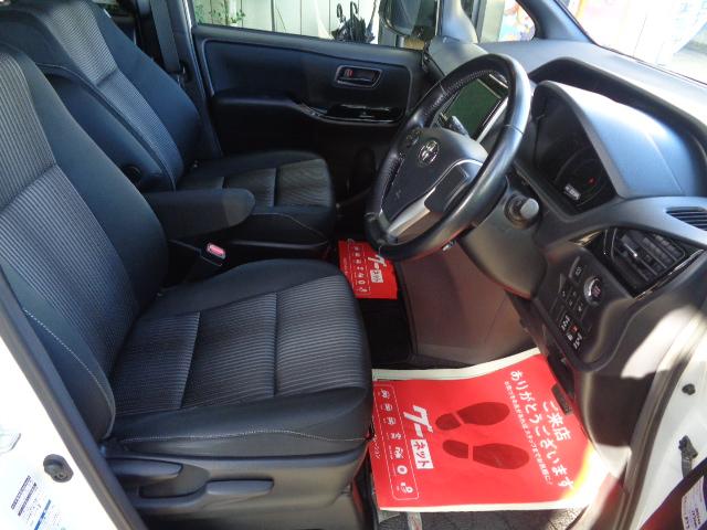 ヴォクシー ＺＳ　４ＷＤ　７人乗り　禁煙車　純正９インチナビ／ＴＶ／ＤＶＤ／ＣＤ／Ｂｌｕｅｔｏｏｔｈ　フリップダウンモニター　バックカメラ　ＥＴＣ　両側パワースライドドア　純正１６アルミ　スマートキー２本（25枚目）