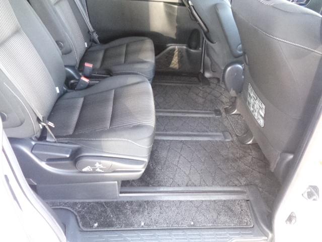 ヴォクシー ＺＳ　４ＷＤ　７人乗り　禁煙車　純正９インチナビ／ＴＶ／ＤＶＤ／ＣＤ／Ｂｌｕｅｔｏｏｔｈ　フリップダウンモニター　バックカメラ　ＥＴＣ　両側パワースライドドア　純正１６アルミ　スマートキー２本（26枚目）