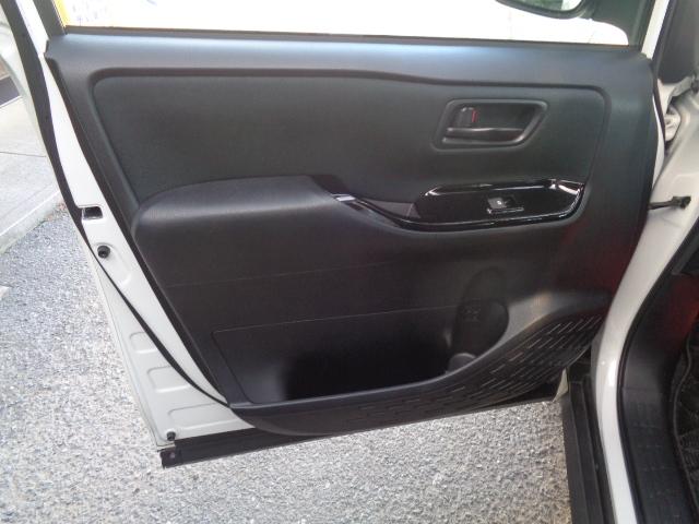 ヴォクシー ＺＳ　４ＷＤ　７人乗り　禁煙車　純正９インチナビ／ＴＶ／ＤＶＤ／ＣＤ／Ｂｌｕｅｔｏｏｔｈ　フリップダウンモニター　バックカメラ　ＥＴＣ　両側パワースライドドア　純正１６アルミ　スマートキー２本（27枚目）