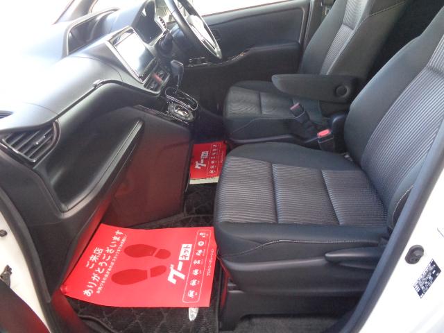 ヴォクシー ＺＳ　４ＷＤ　７人乗り　禁煙車　純正９インチナビ／ＴＶ／ＤＶＤ／ＣＤ／Ｂｌｕｅｔｏｏｔｈ　フリップダウンモニター　バックカメラ　ＥＴＣ　両側パワースライドドア　純正１６アルミ　スマートキー２本（28枚目）