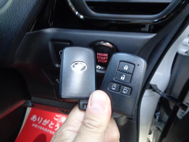 ヴォクシー ＺＳ　４ＷＤ　７人乗り　禁煙車　純正９インチナビ／ＴＶ／ＤＶＤ／ＣＤ／Ｂｌｕｅｔｏｏｔｈ　フリップダウンモニター　バックカメラ　ＥＴＣ　両側パワースライドドア　純正１６アルミ　スマートキー２本（47枚目）