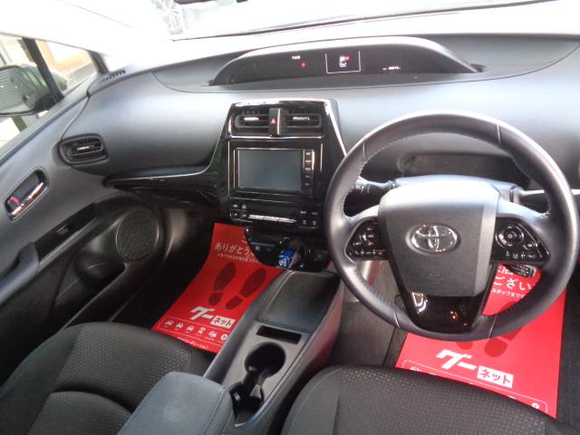 プリウス Ｓ　禁煙車　純正ナビ／Ｂｌｕｅｔｏｏｔｈ　バックカメラ　ＥＴＣ　トヨタセーフティ　ＬＥＤヘッドライト　オートライト　クリアランスソナー　１００ｖ電源　純正１５インチアルミ　スマートキー２本（3枚目）