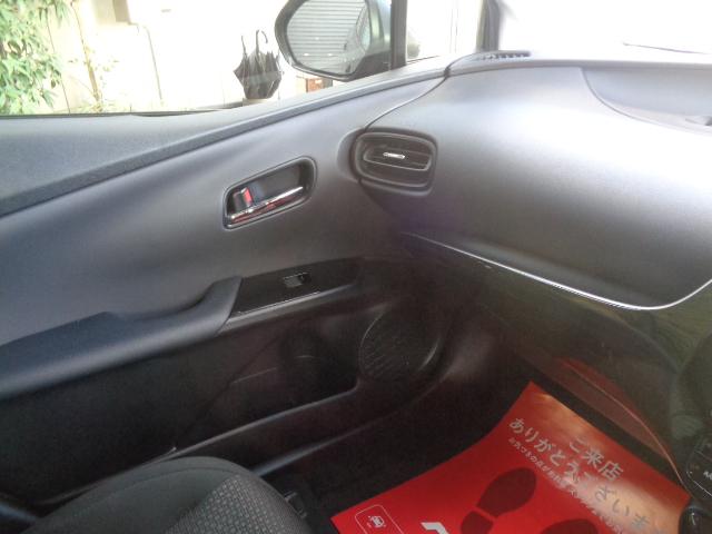 プリウス Ｓ　禁煙車　純正ナビ／Ｂｌｕｅｔｏｏｔｈ　バックカメラ　ＥＴＣ　トヨタセーフティ　ＬＥＤヘッドライト　オートライト　クリアランスソナー　１００ｖ電源　純正１５インチアルミ　スマートキー２本（30枚目）