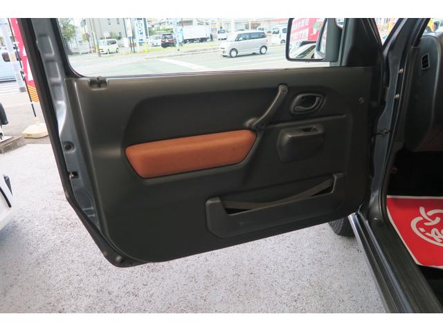 ジムニー ランドベンチャー　４ＷＤ　キーレス　５速マニュアル　ＥＴＣ　ハーフレザー　シートヒーター　純正１６インチアルミ　ディスプレイオーディオ（28枚目）