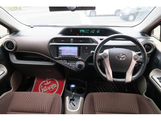 アクア Ｇ　エアロ　ユーザー買取車　スマートキー　バックカメラ　ＬＥＤヘッドランプ　デアイサー　シートヒーター　革巻きステアリング　１５インチ純正アルミ（3枚目）