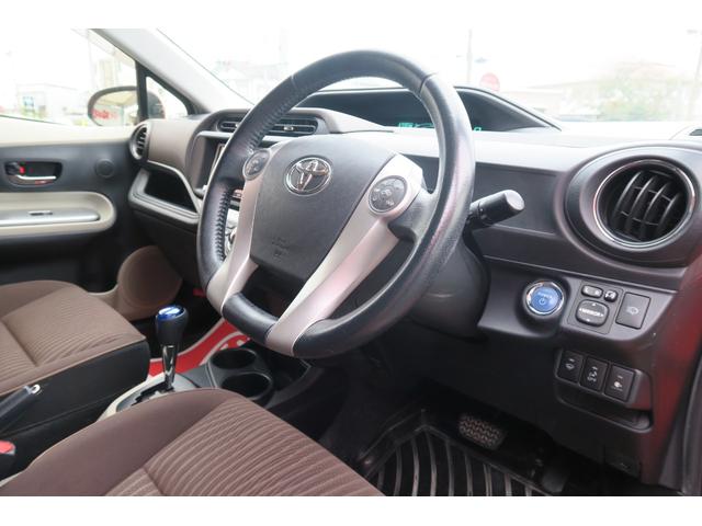 アクア Ｇ　エアロ　ユーザー買取車　スマートキー　バックカメラ　ＬＥＤヘッドランプ　デアイサー　シートヒーター　革巻きステアリング　１５インチ純正アルミ（4枚目）