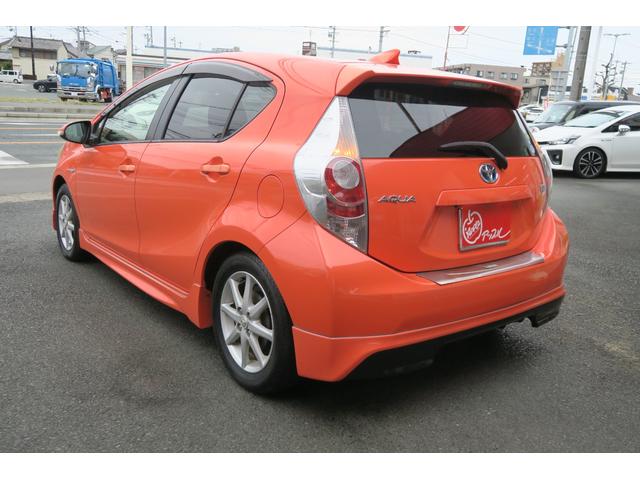 アクア Ｇ　エアロ　ユーザー買取車　スマートキー　バックカメラ　ＬＥＤヘッドランプ　デアイサー　シートヒーター　革巻きステアリング　１５インチ純正アルミ（7枚目）