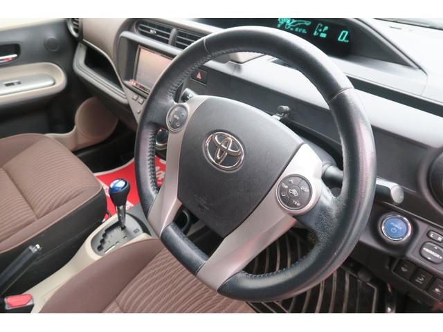 アクア Ｇ　エアロ　ユーザー買取車　スマートキー　バックカメラ　ＬＥＤヘッドランプ　デアイサー　シートヒーター　革巻きステアリング　１５インチ純正アルミ（8枚目）