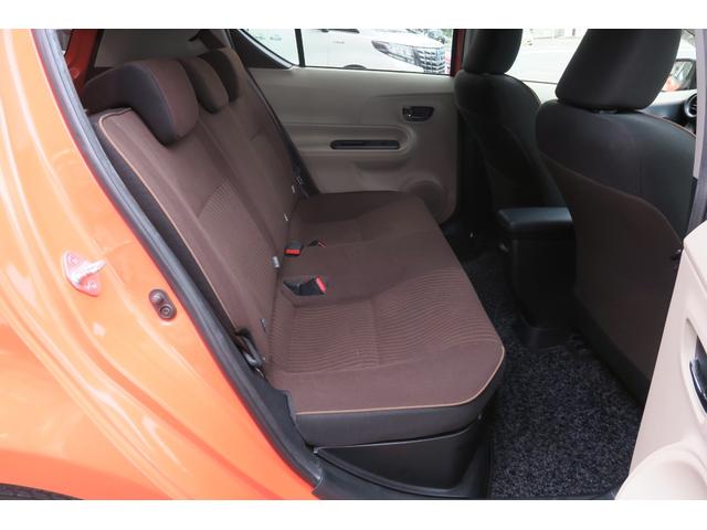 アクア Ｇ　エアロ　ユーザー買取車　スマートキー　バックカメラ　ＬＥＤヘッドランプ　デアイサー　シートヒーター　革巻きステアリング　１５インチ純正アルミ（18枚目）