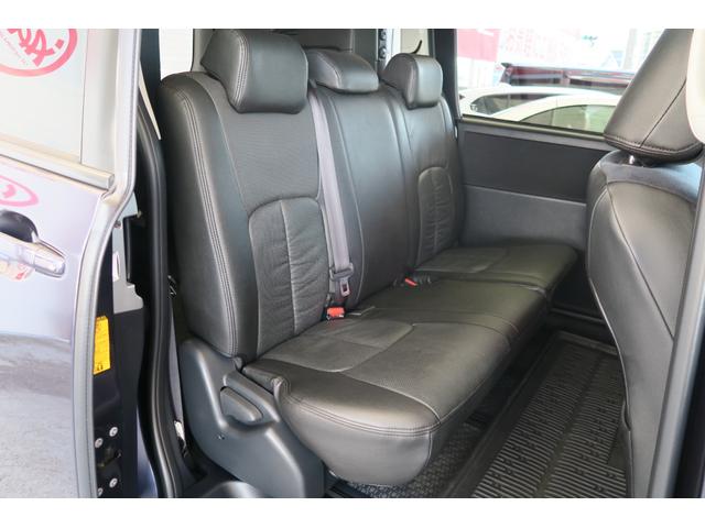 ヴォクシー ＺＳ　モデリスタエアロ　後席フリップダウンモニター　両側パワースライドドア　社外ナビ　フルセグＴＶ　フルシートカバー（18枚目）