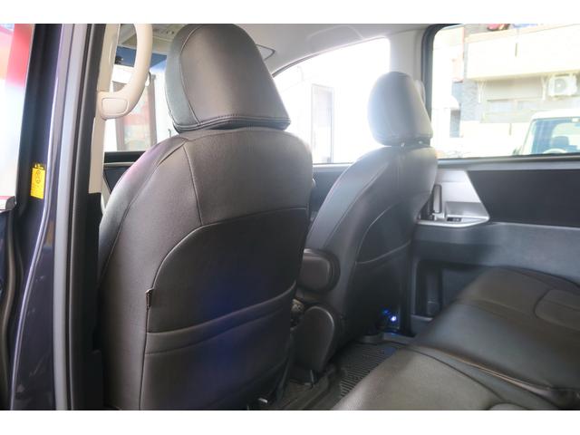 ヴォクシー ＺＳ　モデリスタエアロ　後席フリップダウンモニター　両側パワースライドドア　社外ナビ　フルセグＴＶ　フルシートカバー（42枚目）