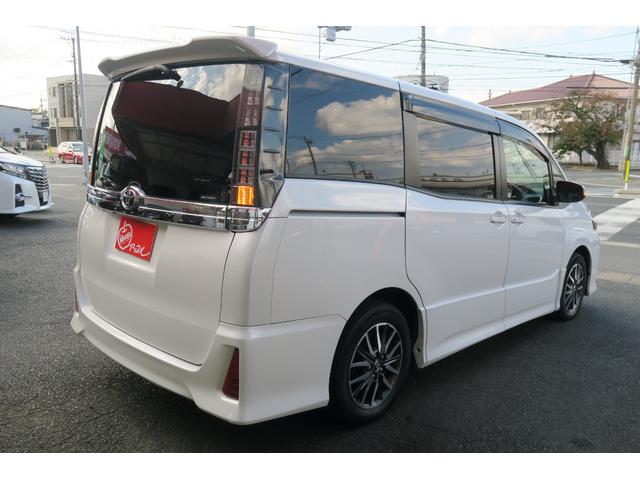 ヴォクシー ＺＳ　両側パワースライドドア　後席モニター　バックカメラ　ＬＥＤヘッドランプ　左右独立温度調整エアコン（2枚目）