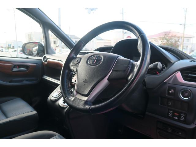 ヴォクシー ＺＳ　両側パワースライドドア　後席モニター　バックカメラ　ＬＥＤヘッドランプ　左右独立温度調整エアコン（4枚目）