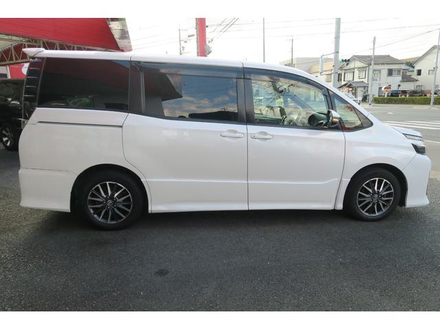 ヴォクシー ＺＳ　両側パワースライドドア　後席モニター　バックカメラ　ＬＥＤヘッドランプ　左右独立温度調整エアコン（6枚目）