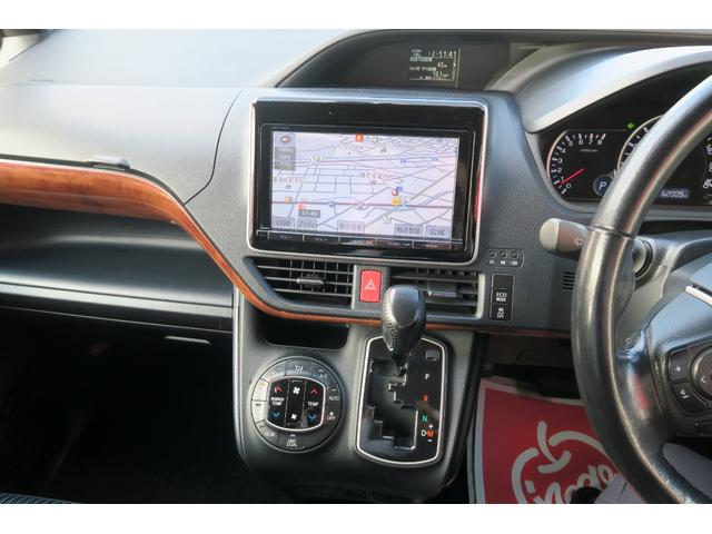 ヴォクシー ＺＳ　両側パワースライドドア　後席モニター　バックカメラ　ＬＥＤヘッドランプ　左右独立温度調整エアコン（10枚目）