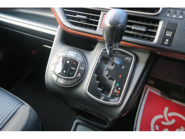 ヴォクシー ＺＳ　両側パワースライドドア　後席モニター　バックカメラ　ＬＥＤヘッドランプ　左右独立温度調整エアコン（13枚目）