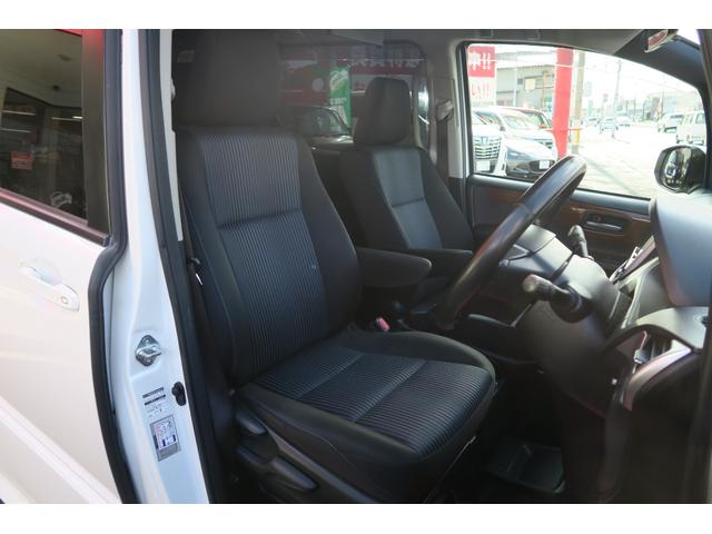 ヴォクシー ＺＳ　両側パワースライドドア　後席モニター　バックカメラ　ＬＥＤヘッドランプ　左右独立温度調整エアコン（17枚目）