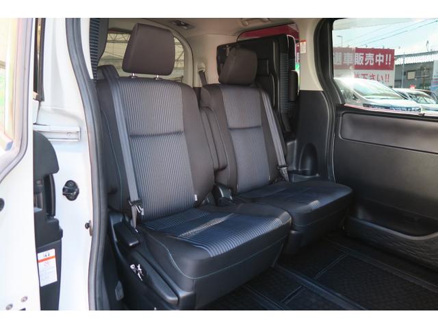 ヴォクシー ＺＳ　両側パワースライドドア　後席モニター　バックカメラ　ＬＥＤヘッドランプ　左右独立温度調整エアコン（19枚目）