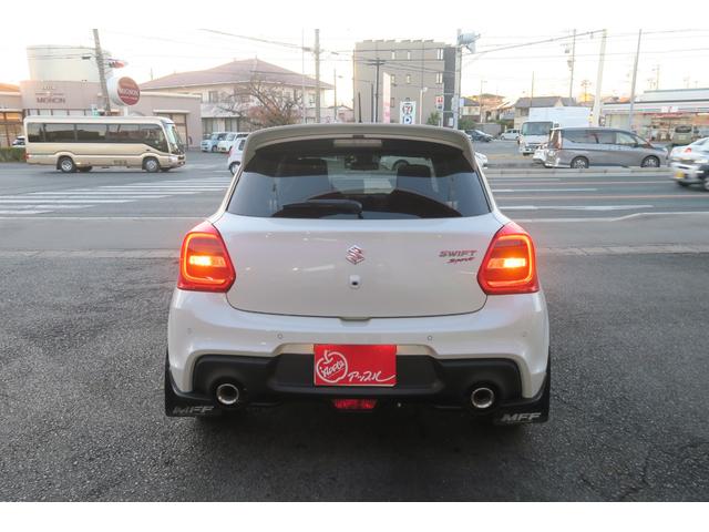 スイフトスポーツ ベースグレード　スマートキー　ＥＴＣ　　ＬＥＤヘッドライト　社外ナビ　フルセグＴＶ　バックカメラ　全方位カメラ　シートヒーター　純正アルミ　前後マッドガード　クリアランスソナー　デュアルセンサーブレーキ　レーンキープアシスト　ブラインドスポットモニター（7枚目）