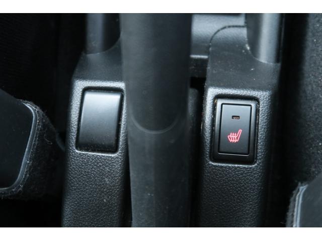 スイフトスポーツ ベースグレード　スマートキー　ＥＴＣ　　ＬＥＤヘッドライト　社外ナビ　フルセグＴＶ　バックカメラ　全方位カメラ　シートヒーター　純正アルミ　前後マッドガード　クリアランスソナー　デュアルセンサーブレーキ　レーンキープアシスト　ブラインドスポットモニター（13枚目）