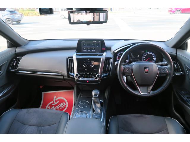 クラウンハイブリッド ＲＳアドバンス　３眼ＬＥＤ　ヘッドアップディスプレイ　パノラミックビューモニター　レーダークルーズコントロール　デジタルインナーミラー　サンルーフ　ハーフレザーシート　カードキー　セーフティセンス　ステアリングヒータ（3枚目）