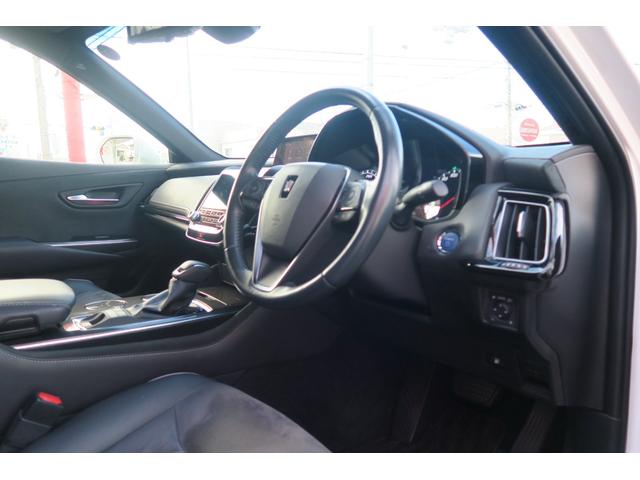 クラウンハイブリッド ＲＳアドバンス　３眼ＬＥＤ　ヘッドアップディスプレイ　パノラミックビューモニター　レーダークルーズコントロール　デジタルインナーミラー　サンルーフ　ハーフレザーシート　カードキー　セーフティセンス　ステアリングヒータ（4枚目）