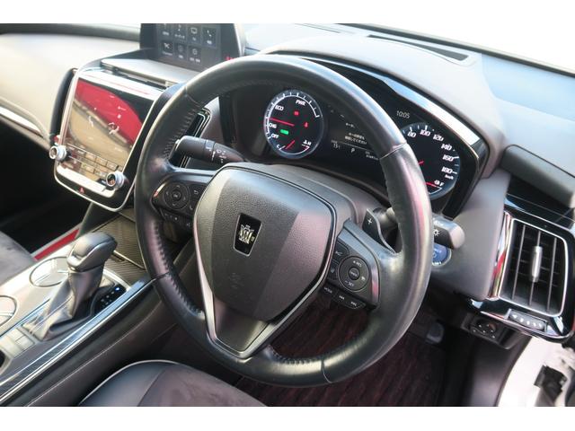 クラウンハイブリッド ＲＳアドバンス　３眼ＬＥＤ　ヘッドアップディスプレイ　パノラミックビューモニター　レーダークルーズコントロール　デジタルインナーミラー　サンルーフ　ハーフレザーシート　カードキー　セーフティセンス　ステアリングヒータ（8枚目）