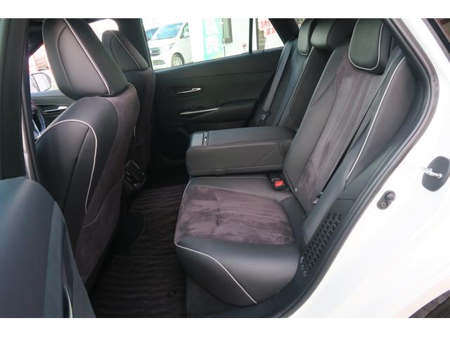 クラウンハイブリッド ＲＳアドバンス　３眼ＬＥＤ　ヘッドアップディスプレイ　パノラミックビューモニター　レーダークルーズコントロール　デジタルインナーミラー　サンルーフ　ハーフレザーシート　カードキー　セーフティセンス　ステアリングヒータ（20枚目）