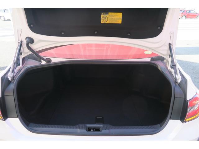 クラウンハイブリッド ＲＳアドバンス　３眼ＬＥＤ　ヘッドアップディスプレイ　パノラミックビューモニター　レーダークルーズコントロール　デジタルインナーミラー　サンルーフ　ハーフレザーシート　カードキー　セーフティセンス　ステアリングヒータ（21枚目）