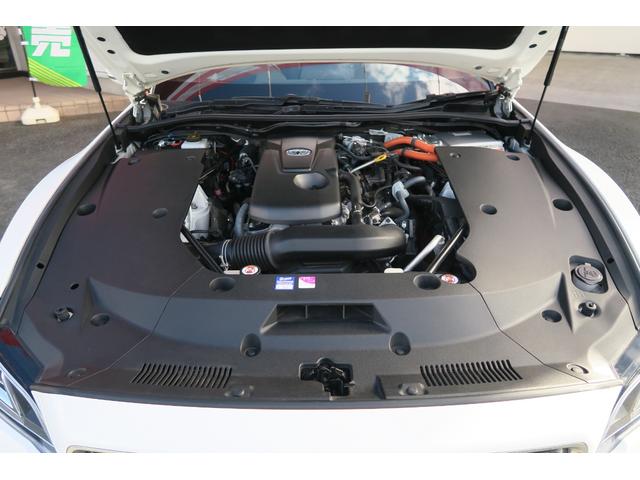 クラウンハイブリッド ＲＳアドバンス　３眼ＬＥＤ　ヘッドアップディスプレイ　パノラミックビューモニター　レーダークルーズコントロール　デジタルインナーミラー　サンルーフ　ハーフレザーシート　カードキー　セーフティセンス　ステアリングヒータ（24枚目）